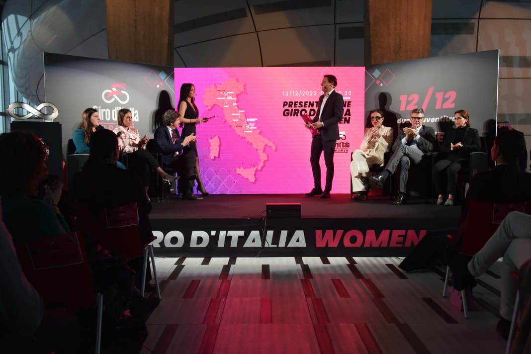 Im Mailänder Pirelli-Tower wurde der Giro d'Italia Women 2024 präsentiert.