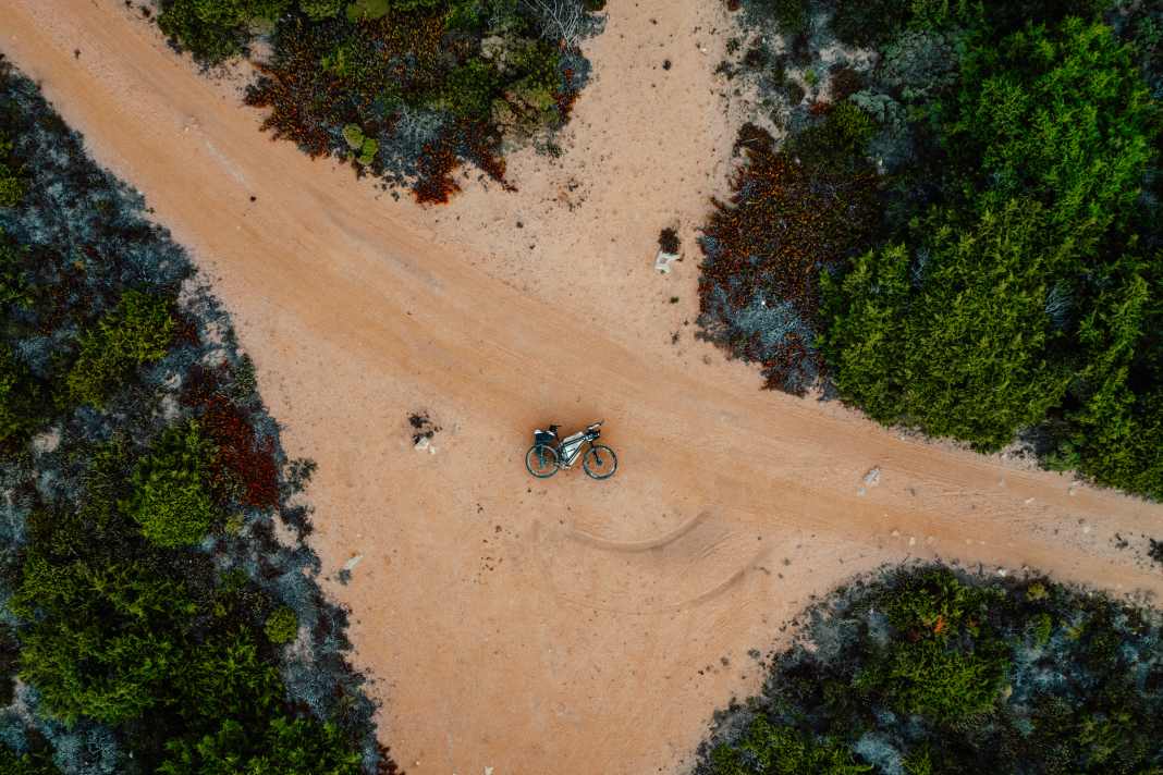 Im Sommer 2024 ist Sebastian Breuer aufgebrochen. 30 Tage war sein Ziel, 30 Tage, um von Norwegen nach Portugal zu radeln. 7500 Kilometer.