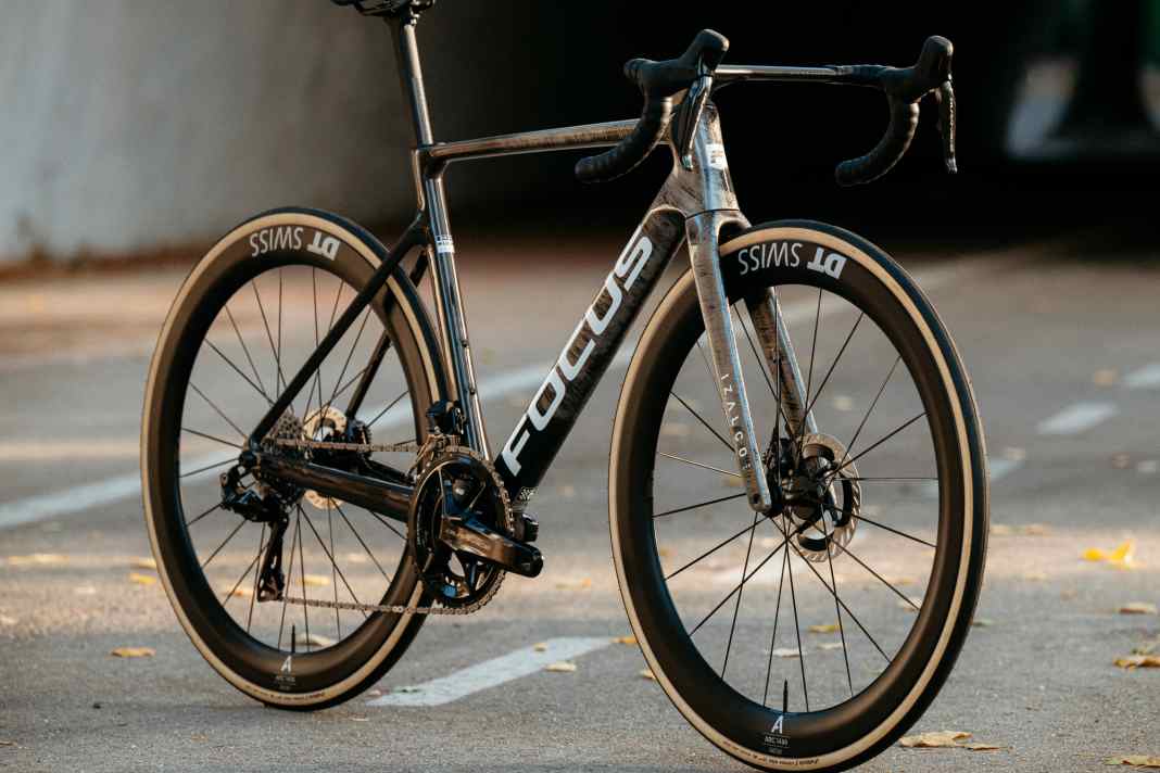 L'Izalco Max est sur le marché depuis un peu plus de deux ans. Aujourd'hui, Focus offre une mise à jour à son modèle Race.