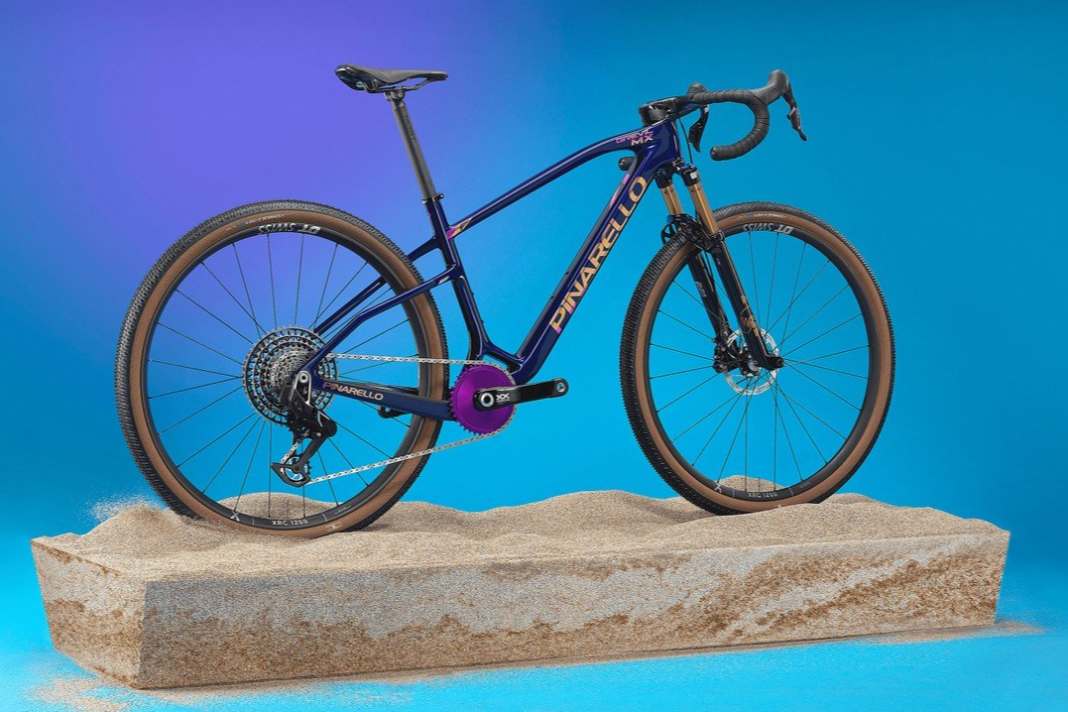 Pinarello erweitert sein geländetaugliches Sortiment um ein Nischenmodell: das neue Grevil MX.