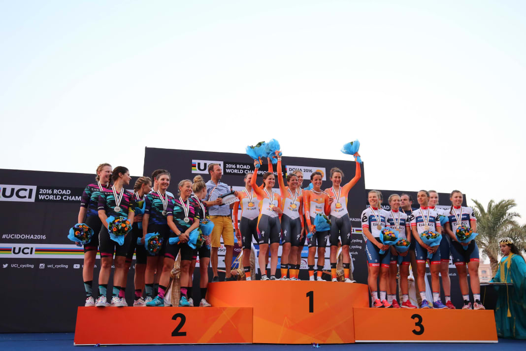 Die Weltmeisterinnen & Weltmeister der Rad-WM 2016 in Katar: Teamzeitfahren Damen: Gold Boels-Dolmans Cycling Team (Niederlande), Silber Canyon//SRAM Racing (Deutschland), Bronze Cervelo-Bigla Pro Cycling (Schweiz)