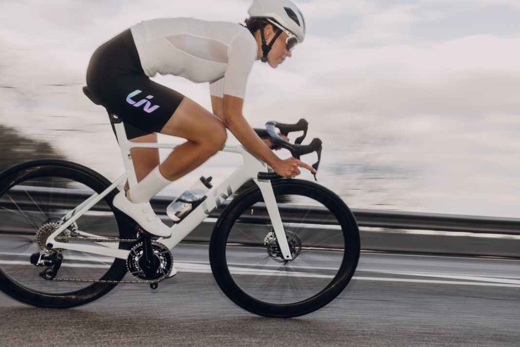 Alongside the Giant Propel, the women’s brand Liv also offers the new EnviLiv aero road bike