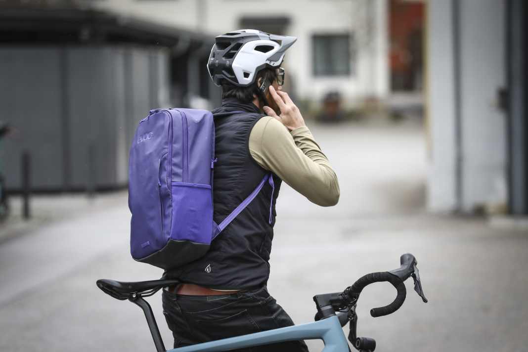 Commuter-Life avec le très chic Evoc Urban Pack 25 - existe aussi en noir.