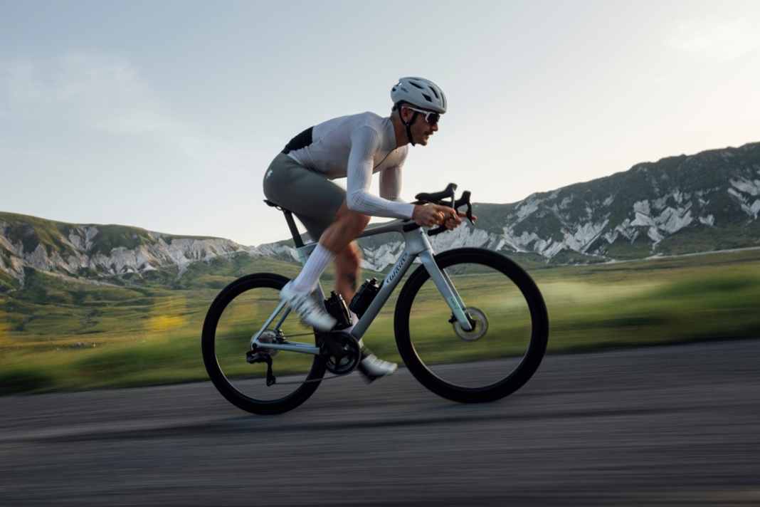 Un look professionnel à moitié prix. Le Filante SL ID2 est le modèle de course de Wilier destiné à un large public.