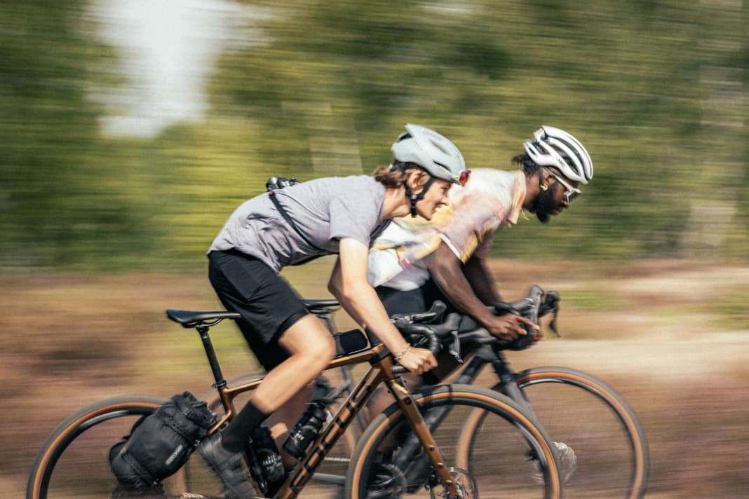 Après les modèles en aluminium de l'Atlas, Focus présente maintenant une variante en carbone. Trois variantes d'équipement seront disponibles.