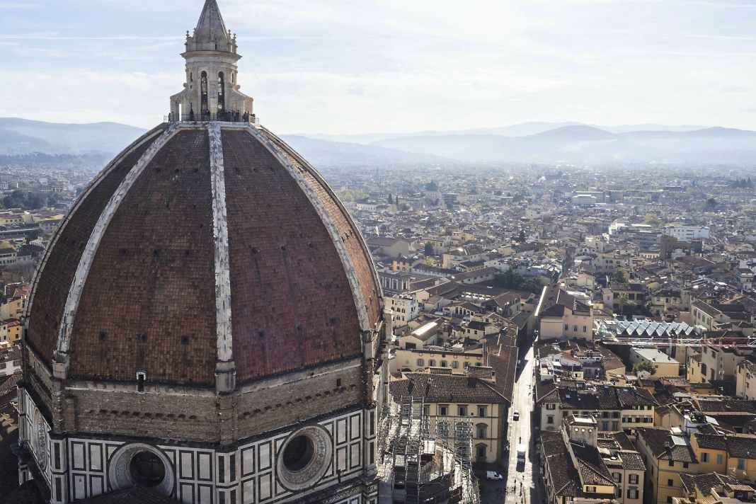 It's hard to believe: despite many starts abroad, the tour begins in Italy for the first time in its history - Florence forms the backdrop for the kick-off