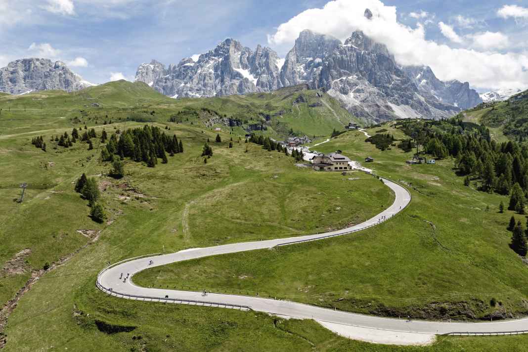 Great cycling cinema: the Dolomites form the spectacular backdrop for the Transalp on stage 3