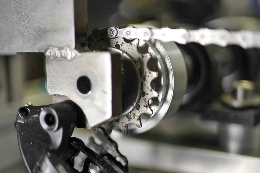 Chain wax test: The waxed chains are put through their paces on the test bench.