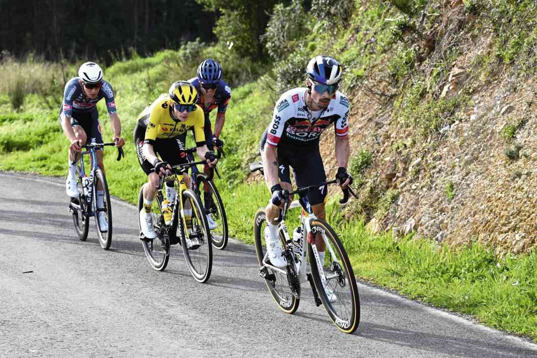 Primož Roglič (à droite) prévoit de prendre le premier départ du Giro pour son équipe allemande.