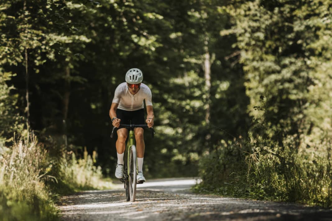 Halb Gravelbike, halb Marathonrad: Das Merida Scultura Endurance GR 8000 pendelt zwischen den Welten.