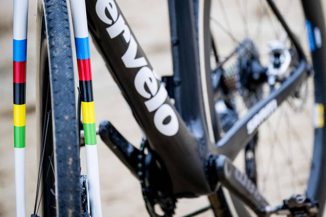 Die Reifenprofile sind an den jeweiligen Boden angepasst und reichen vom schnellen Semislick...