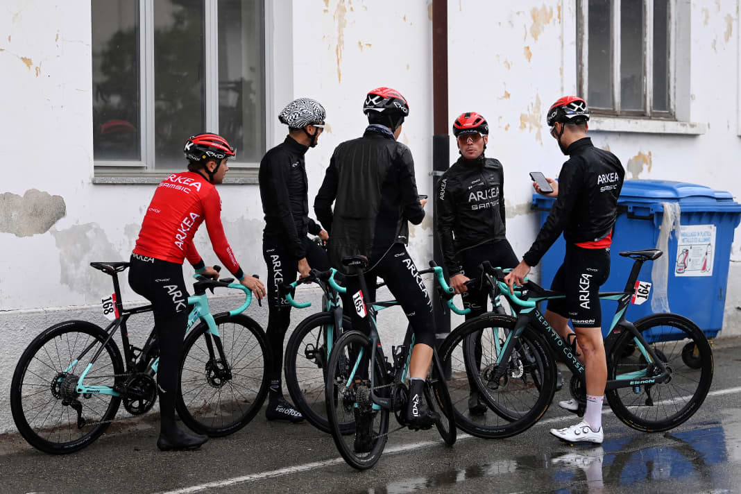 Once again constant rain and adverse conditions at the Giro d'Italia: the stage was drastically shortened.