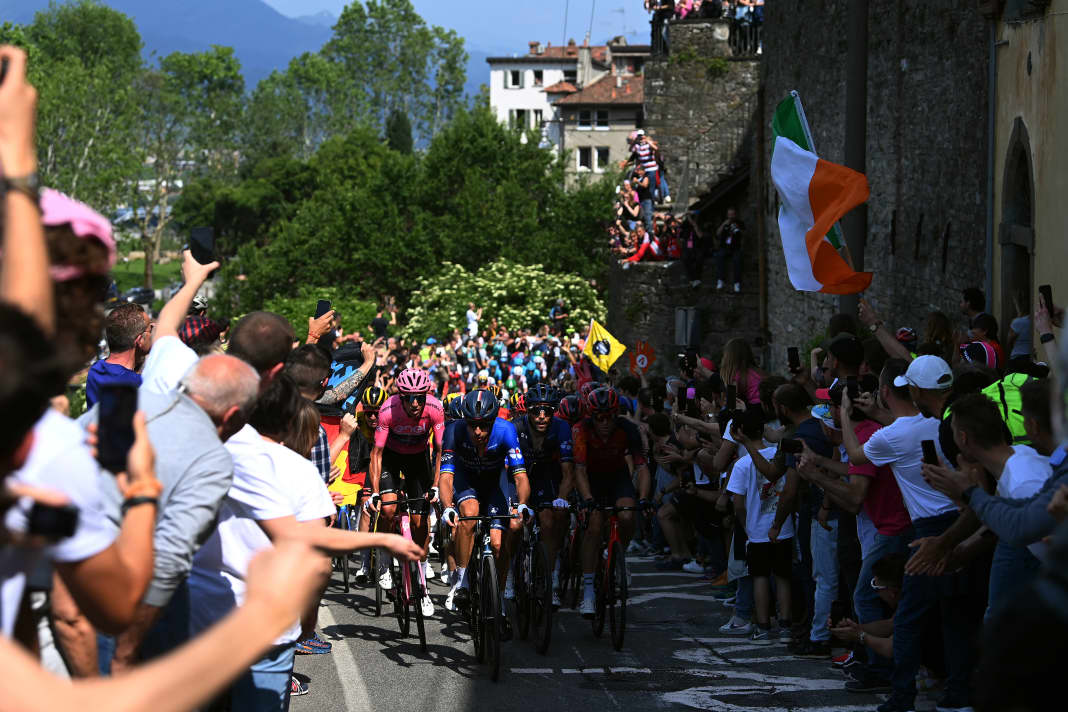 The 15th stage took the riders over 195 kilometres through Lombardy to Bergamo.