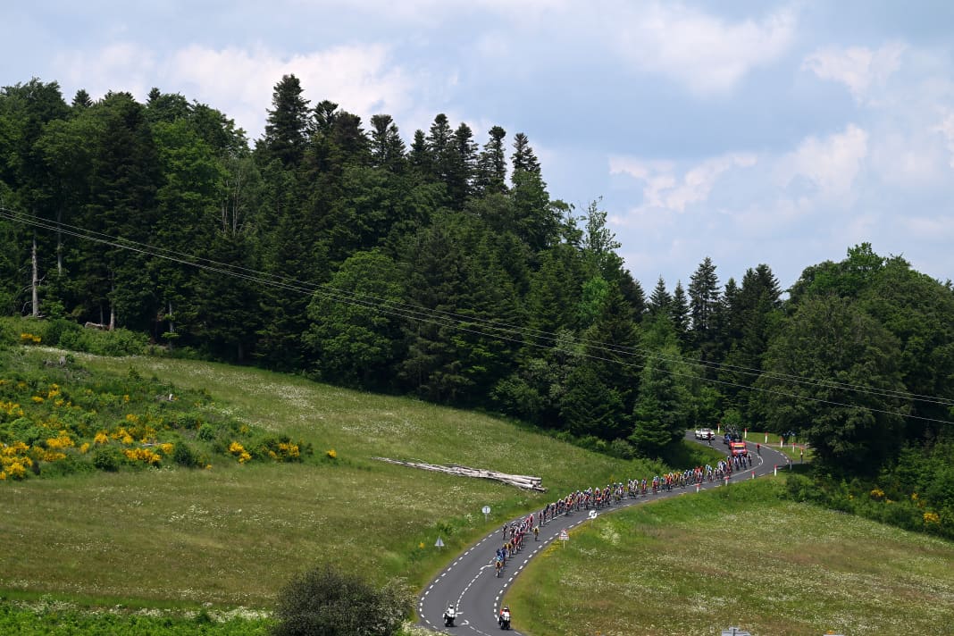 The riders of the 2023 Criterium du Dauphine were already on the road in Auvergne