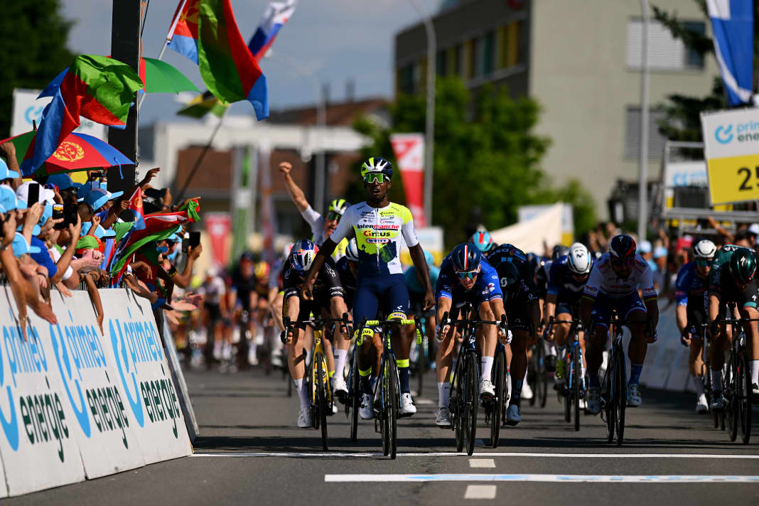 Biniam Girmay remporte la 2e étape du Tour de Suisse 2023 à Nottwil.