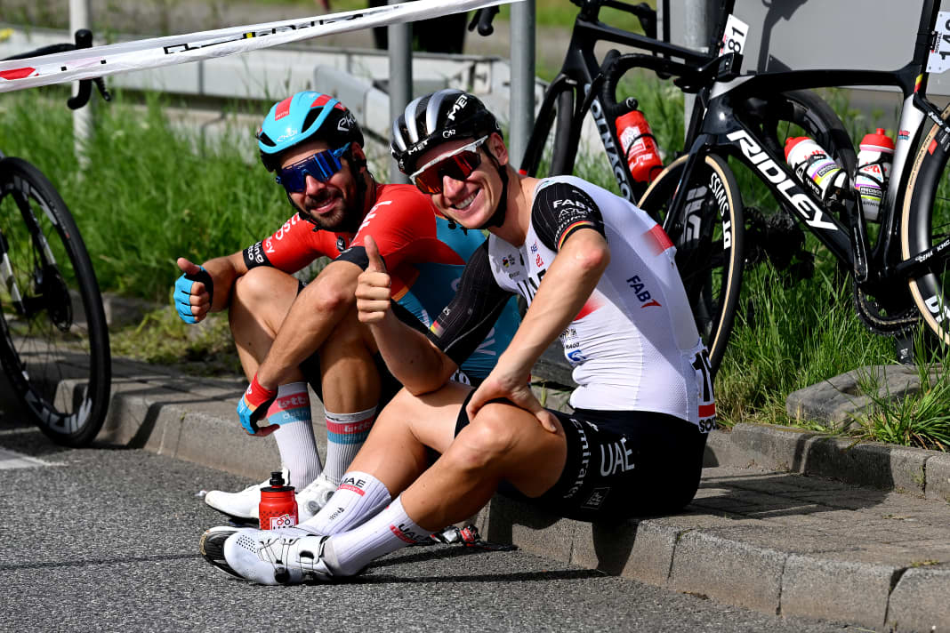 Normally, a bunch sprint is inevitable in Bremen. This could make it an affair for the always cheerful Pascal Ackermann (front, with Michael Schwarzmann).