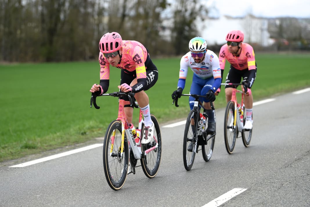 A trio dominated large parts of stage 1. Jonas Rutsch, Mathieu Burgaudeau and Stefan Bissegger were at the front for more than 100 kilometres.