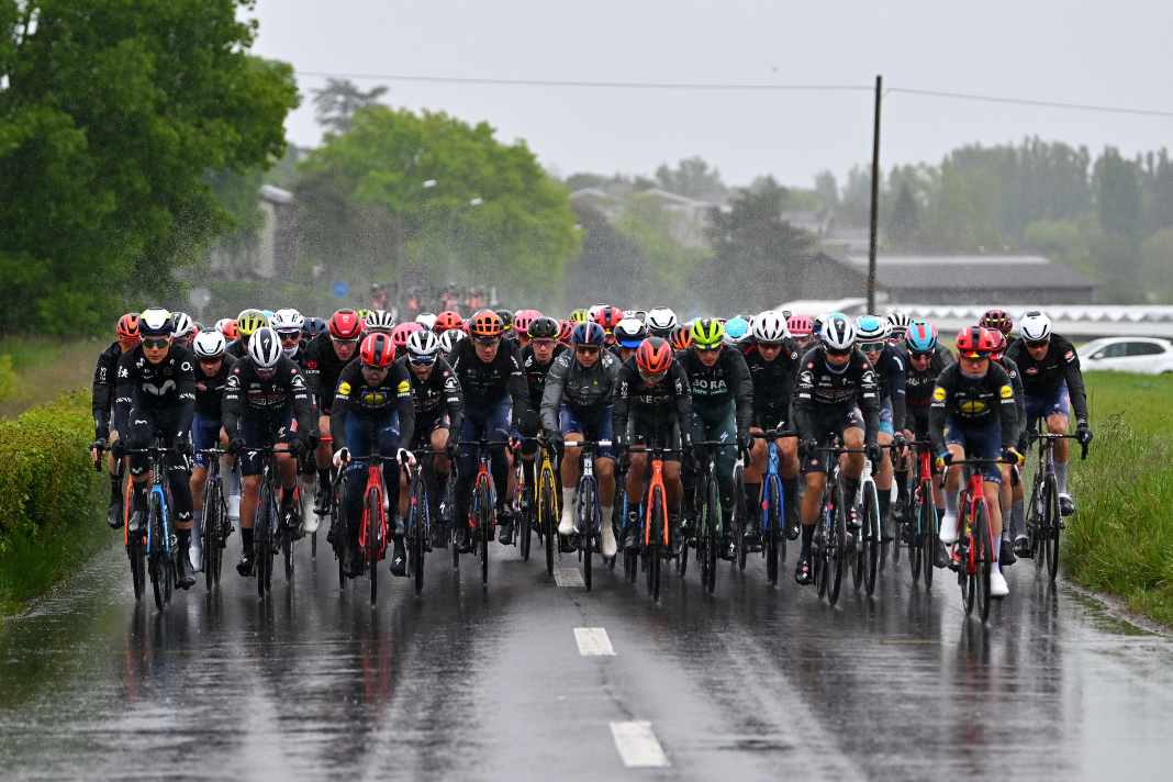 The riders had to contend with rain and slippery roads on the final 5th stage of the Tour de Romandie 2024