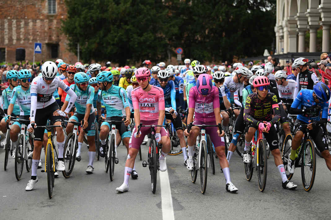 Auf der 3. Etappe des Giro d'Italia 2024 trug Tadej Pogacar erstmals das Trikot des Gesamtführenden der Rundfahrt