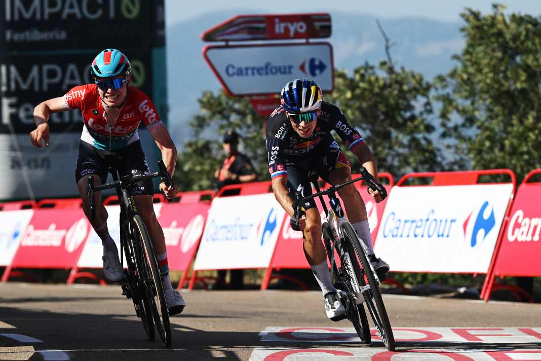Primoz Roglic (right) wins stage 4 of the Vuelta a Espana 2024 and takes the red jersey