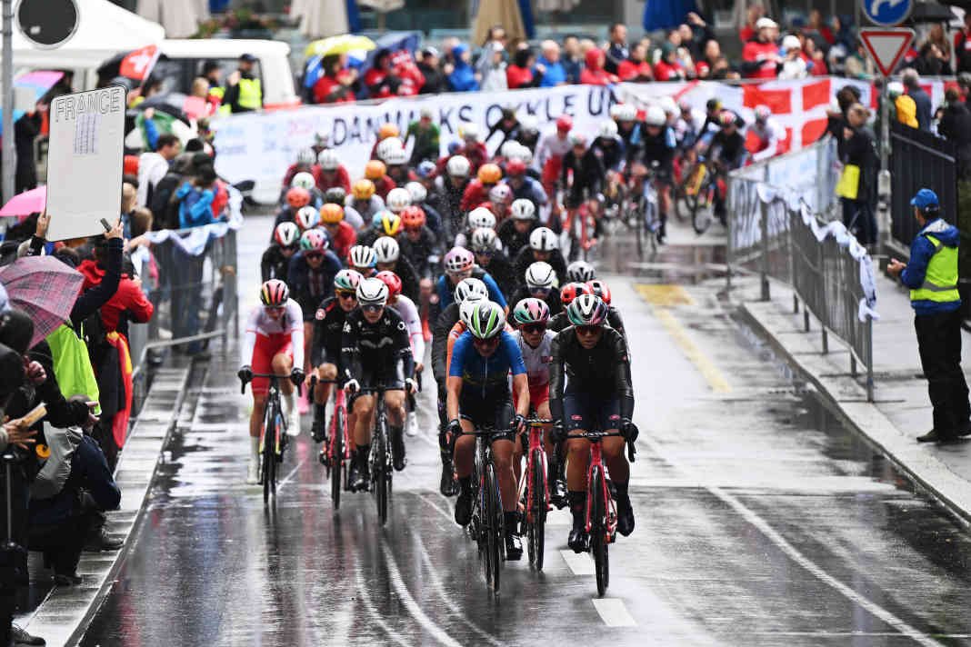 The road race of the 2024 World Cycling Championships took place in constant rain