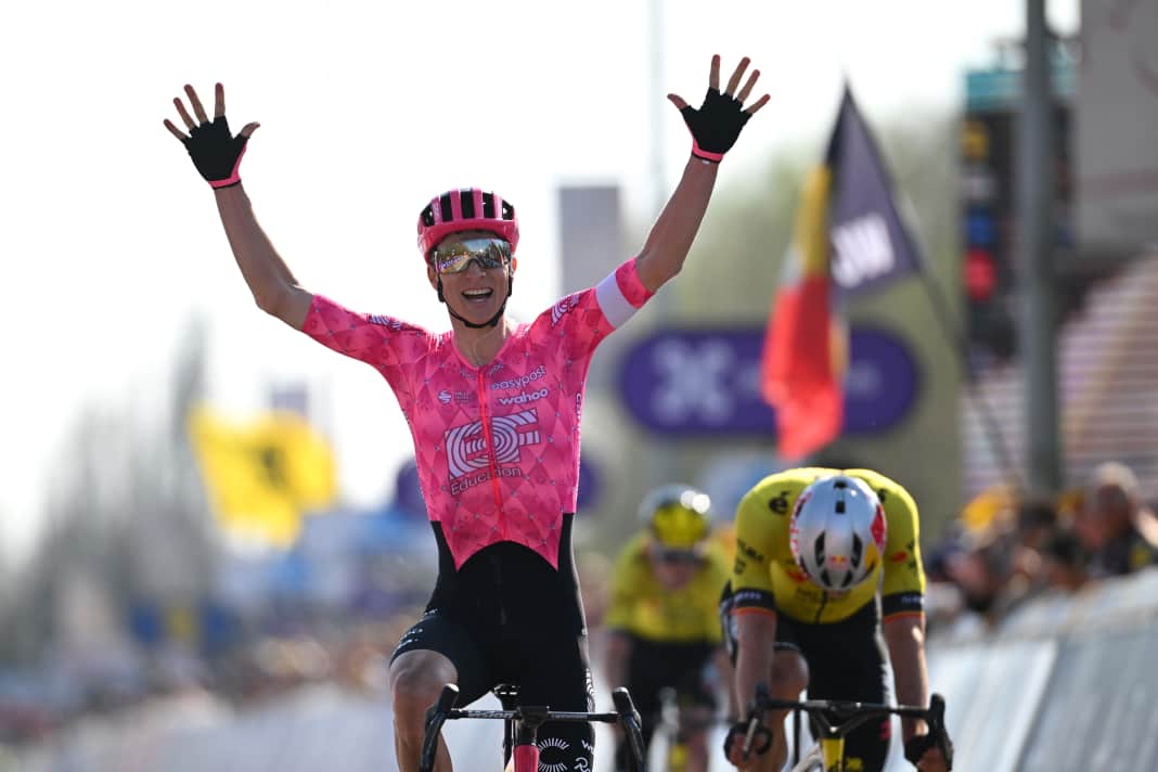 Neilson Powless schaffte im vergangenen Jahr das Unglaubliche: Er gewann aus einer Gruppe mit drei Visma-Fahrern Dwars door Vlaanderen