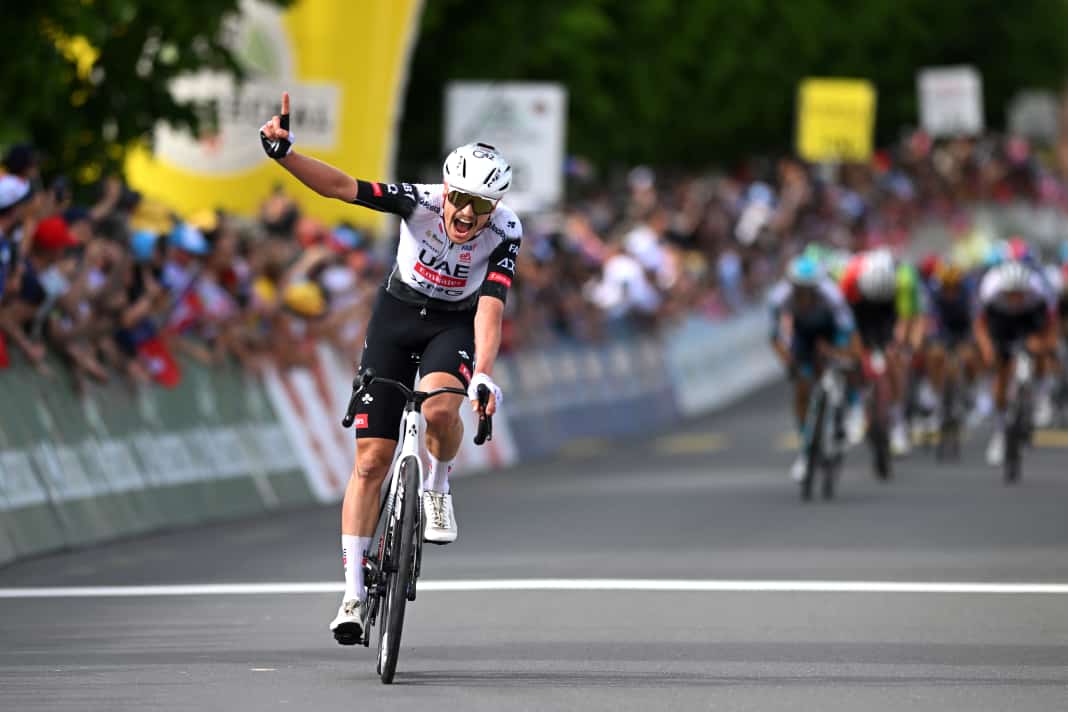 Jay Vine (UAE Team Emirates - XRG) holt den Tagessieg der 3. Etappe.