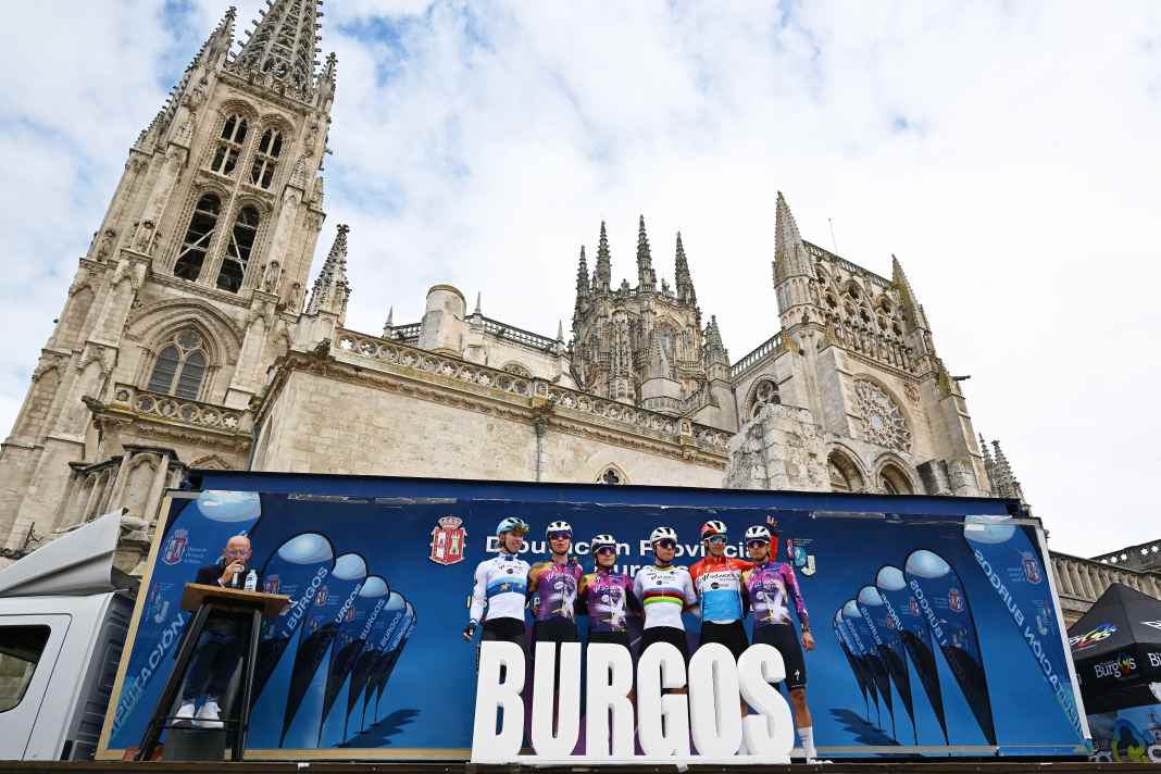 Mit Weltmeisterin Lotte Kopecky begann die Burgos-Rundfahrt in der namensgebenden Stadt.