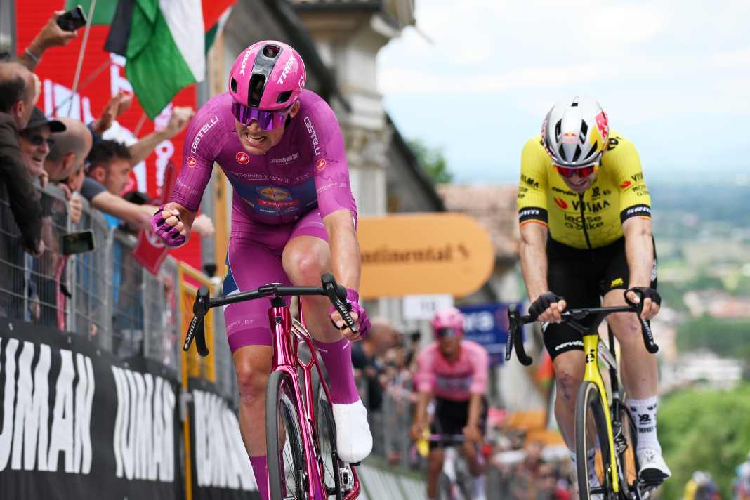 Mads Pedersen (Lidl - Trek) wins the 13th stage just ahead of Wout Van Aert (Team Visma | Lease a Bike)