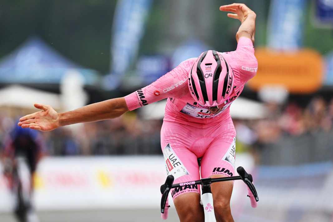 Gestenreich beendete Isaac Del Toro die 17. Etappe. Als Sieger.