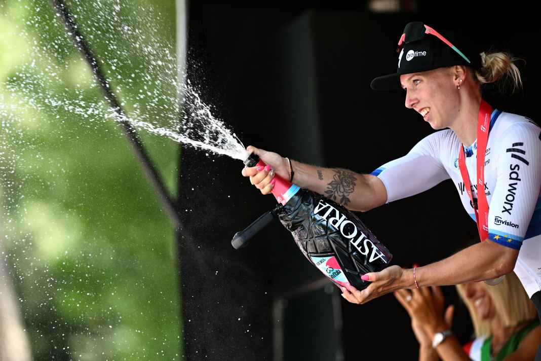 Lorena Wiebes hat erneut zugeschlagen. Die Niederländerin hat beim Giro d'Italia ihre 2. Etappe gewonnen.