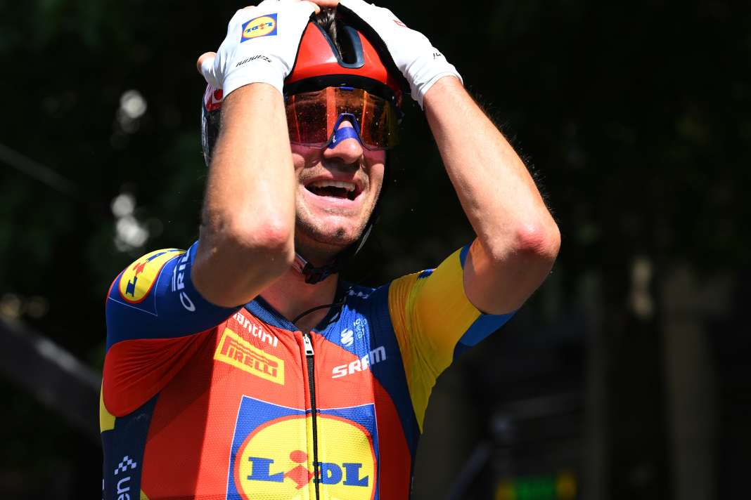 Giulio Ciccone kann es kaum fassen: Erstes Rennen seit seinem Aus beim Giro d'Italia - und gleich der erste Sieg.