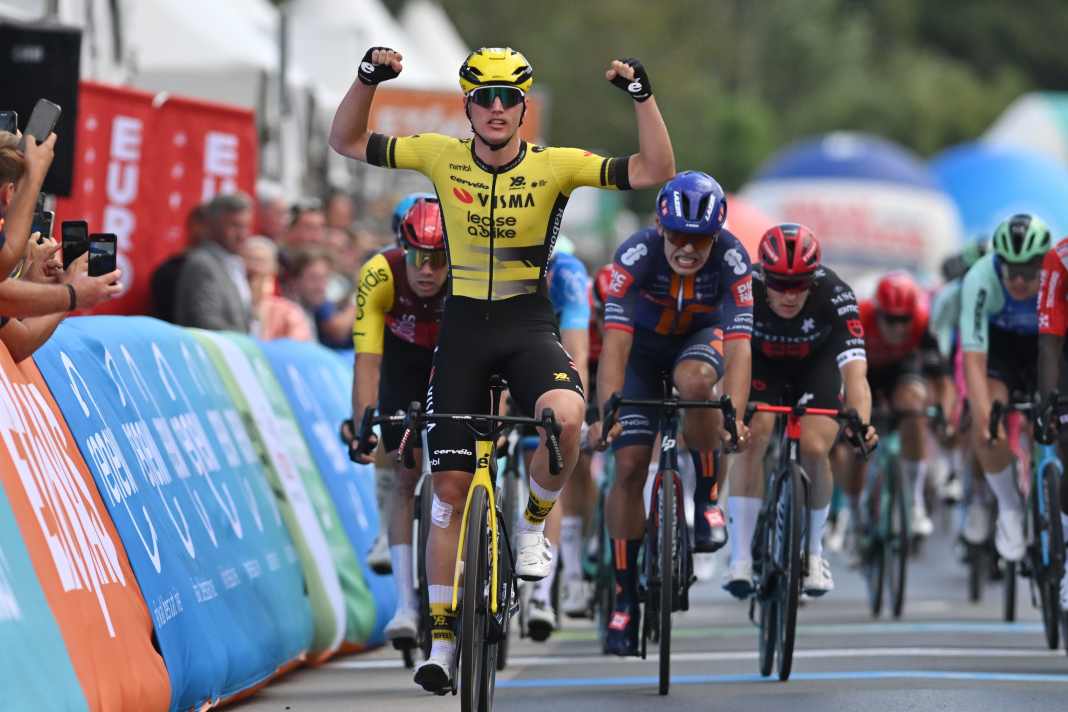 Olav Kooij (Team Visma | Lease a Bike) holt den Sieg auf der 2. Etappe der Renewi Tour.