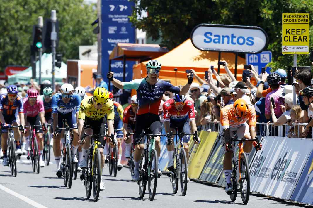 Tobias Lund Andresen hat die erste Sprintankunft der Tour Down Under 2026 gewonnen.