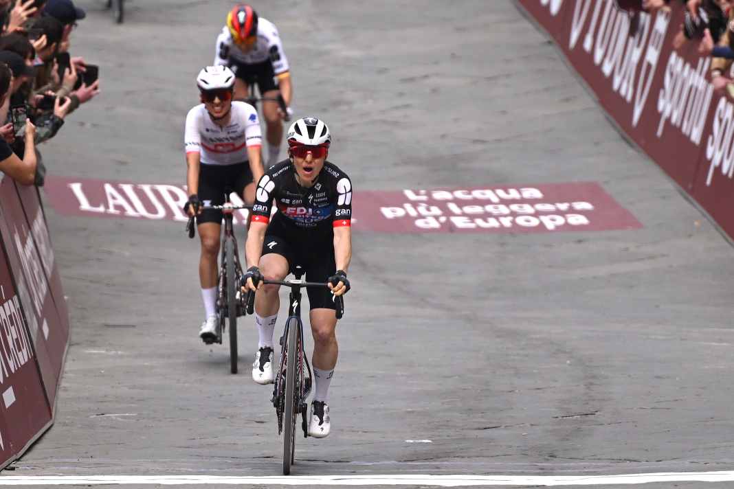 Trop surprise pour exulter : Elise Chabbey remporte Strade Bianche Donne 2026.
