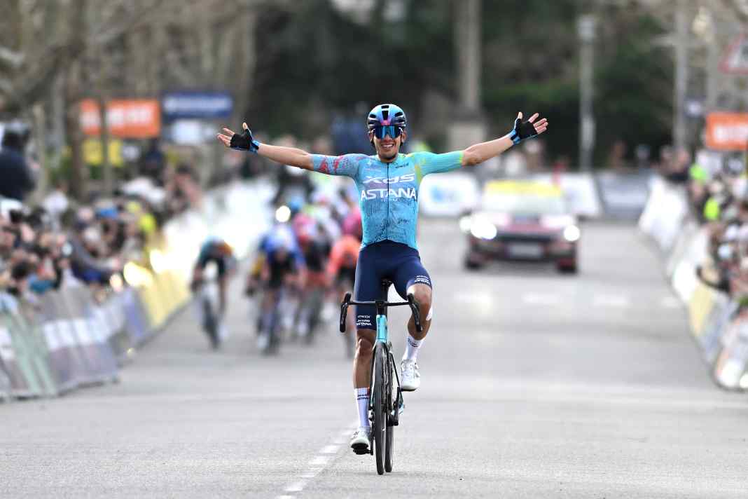 Harold Tejada (XDS Astana Team) remporte la 6ème étape de Paris-Nice.