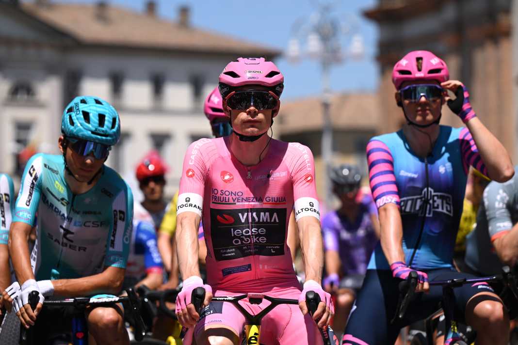 Auf der 15. Etappe des Giro d'Italia durfte Jonas Vingegaard nach seinem Triumph am Vortag erstmals das Rosa Trikot tragen