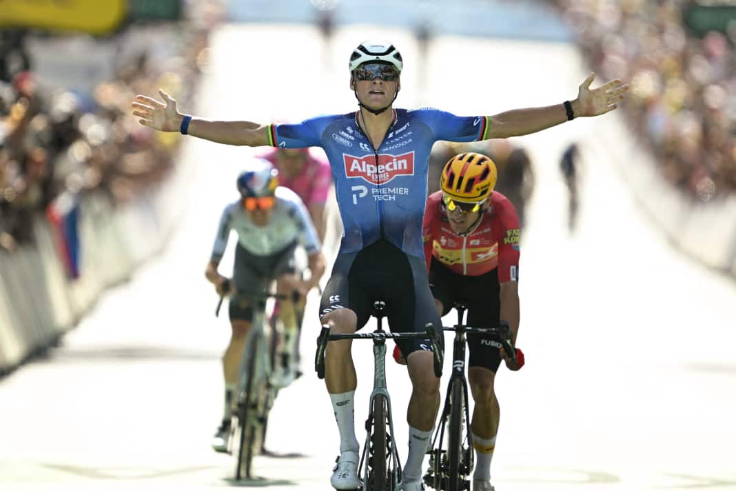 Mathieu van der Poel (Alpecin – Premier-Tech) wins Stage 9.