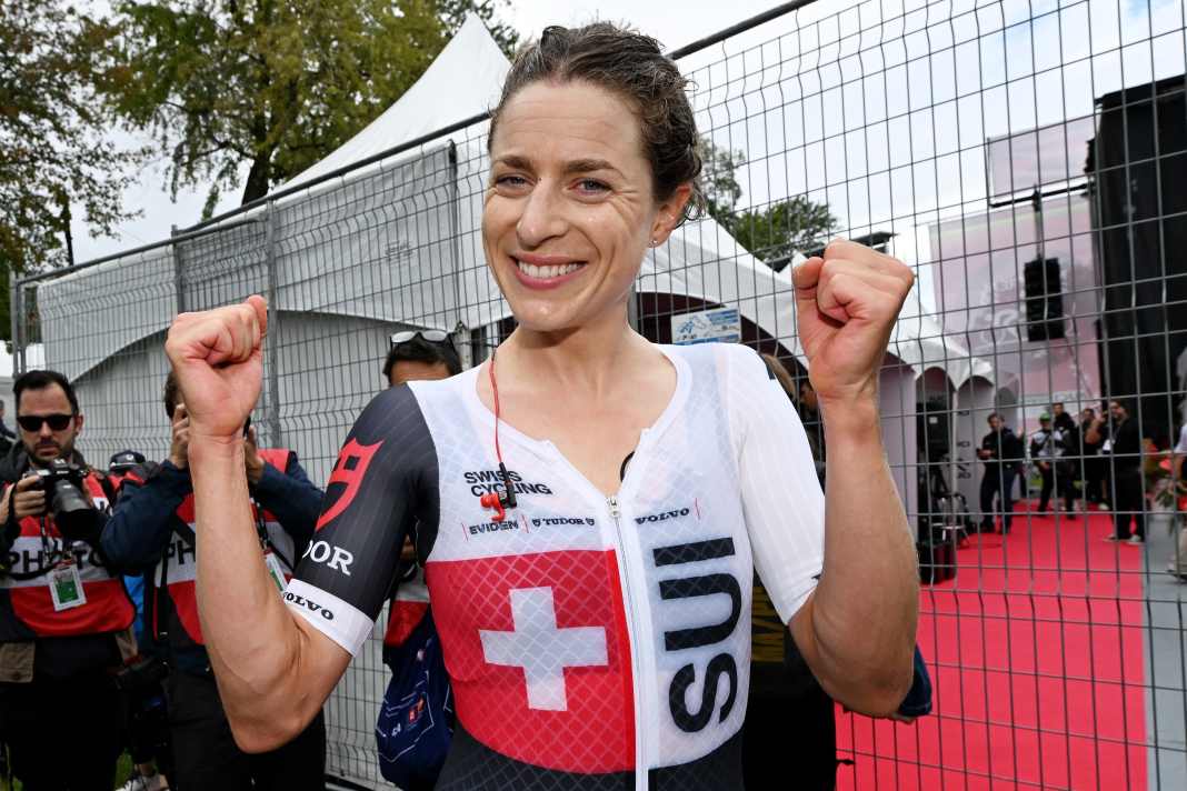 Marlen Reusser in the Swiss jersey after her victory in the individual time trial