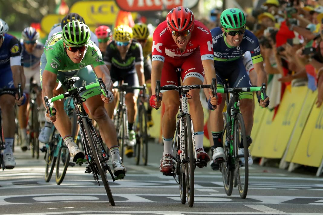 2016 startete das Peloton ebenfalls in Moirans-en- Montagne – und Peter Sagan (Grünes Trikot) siegte beim Sprint in Bern