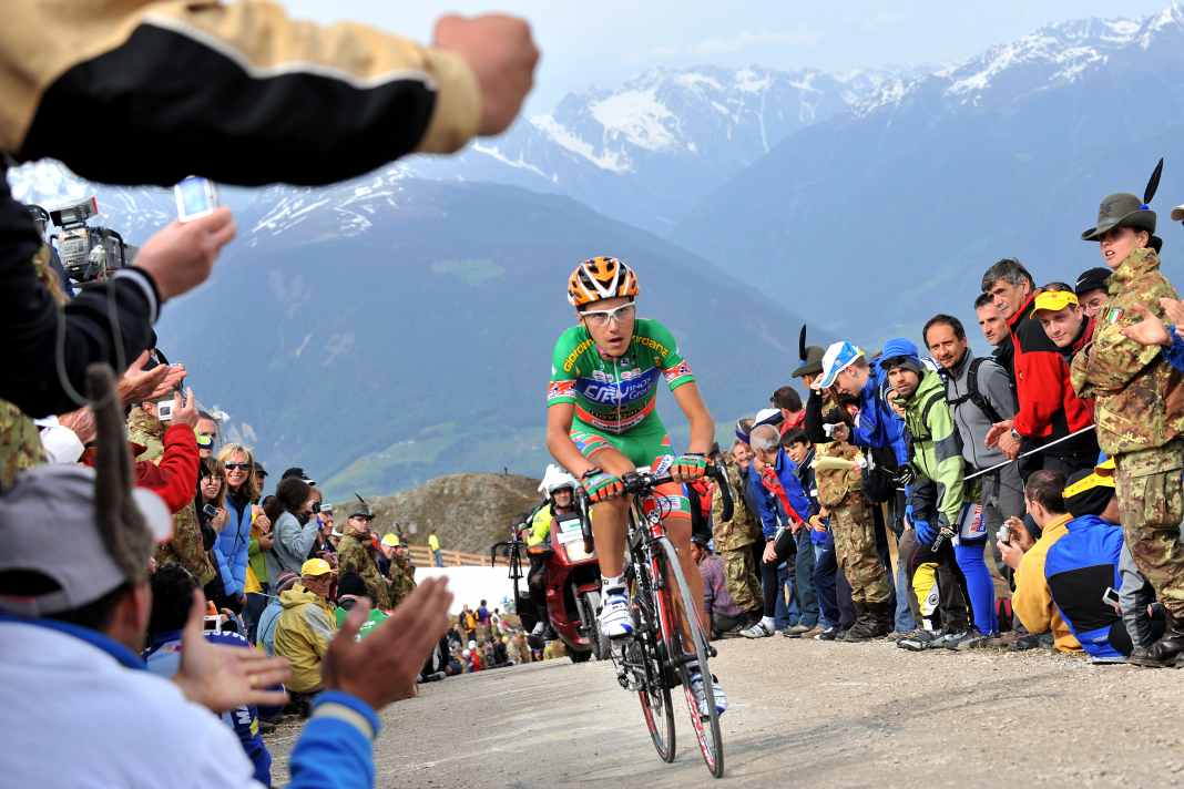 In 2005, Domenico Pozzovivo entered the big stage of cycling. He turns professional with the Ceramica Panaria - Navigare team. It soon becomes clear that the Italian from the south of his country is particularly strong on the climbs.