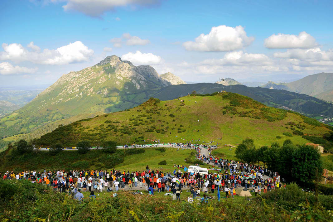 Open-air stage: fans wait for hours on the up to 24 per cent steep ramps of the Angliru to cheer on the racers