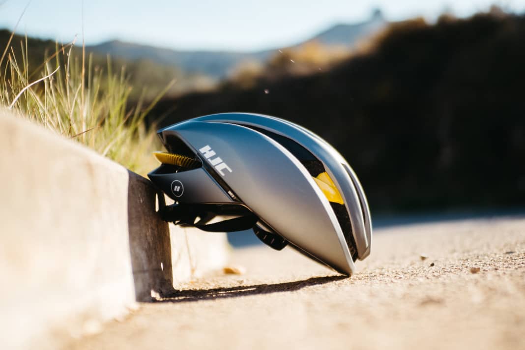 HJC présente avec l'Ibex 3 la dernière version de son casque de vélo de course.