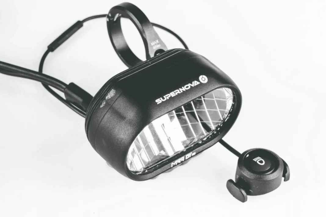 Le meilleur phare à accu de 2024 : Supernova LightsM99 DY Pro