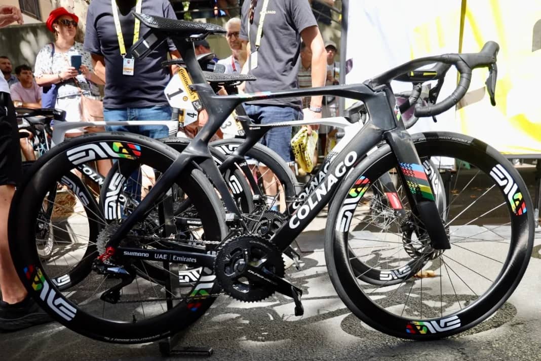 100 grams less in black instead of white. This version of the Colnago Y1R was ridden up Mont Ventoux on stage 16