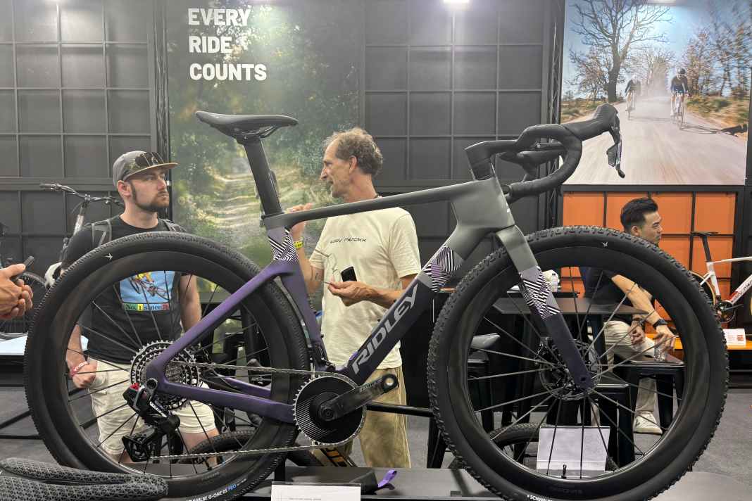 Dieser Prototyp des Ridley Kanzo Fast 2.0 Gravelbikes soll 8,1 Kilo wiegen und 7500 Euro kosten.