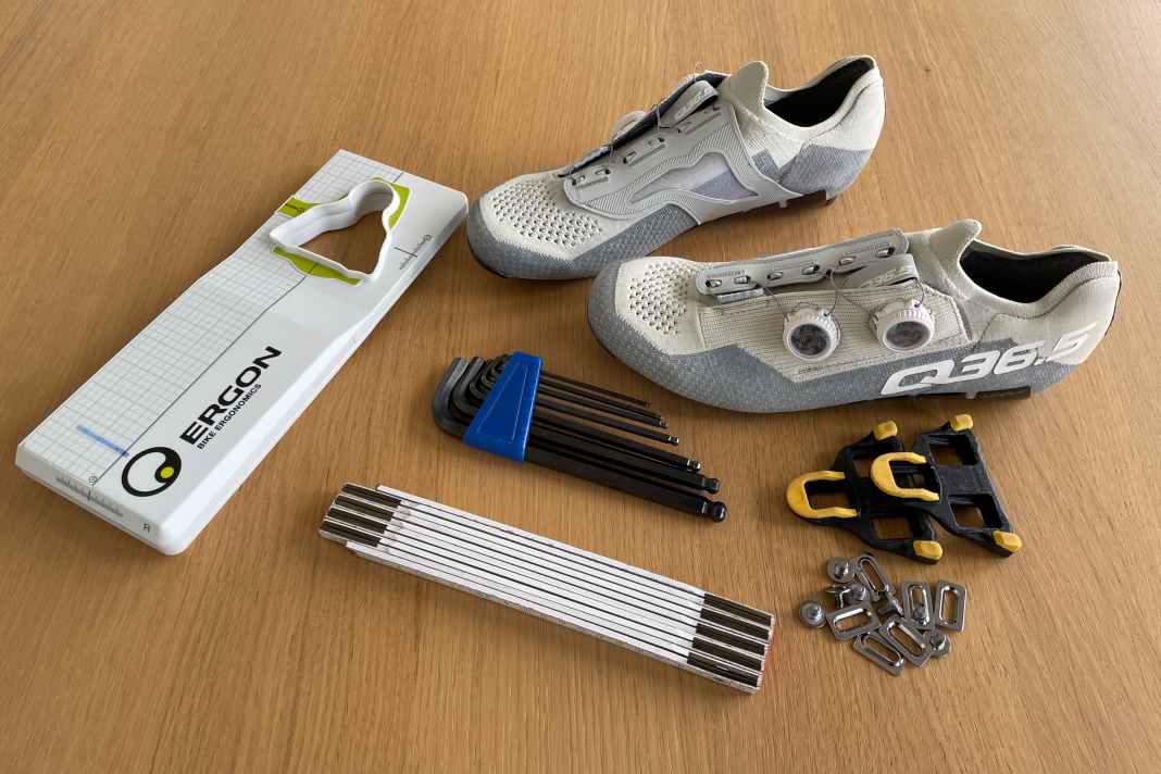 Shoes, cleats, tools. The TP-1 adjustment aid is available for all common pedal plates and cleats
