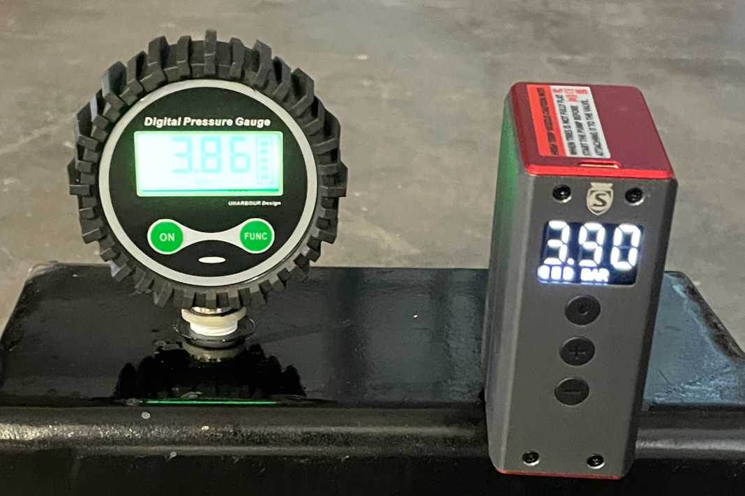 In the pump test with the test specimen (equivalent to a 700 x 30c tyre), the Silca needed half a minute to reach four bar