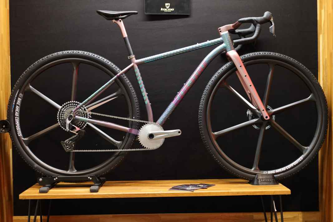 Noch handelt es sich beim 32-Zoll-Gravelbike von Kocmo um einen Prototypen. Die ersten fünf Bikes sollen jeweils 13.500 Euro kosten.