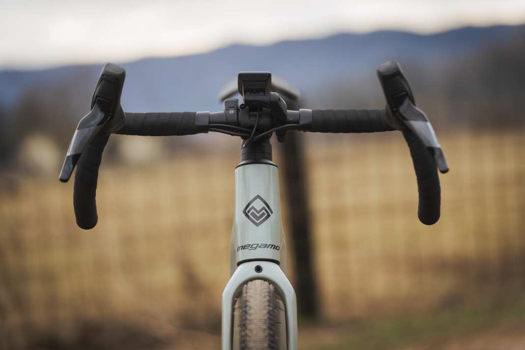 The Lande Drop-Bar is the sportiest of the three models. The 12-speed drivetrain and disc brakes come from Sram's Apex groupset. The cables disappear through the headset into the inside of the frame.